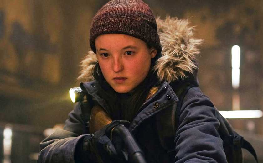 Ellie in The Last of Us HBO holding a shotgun.